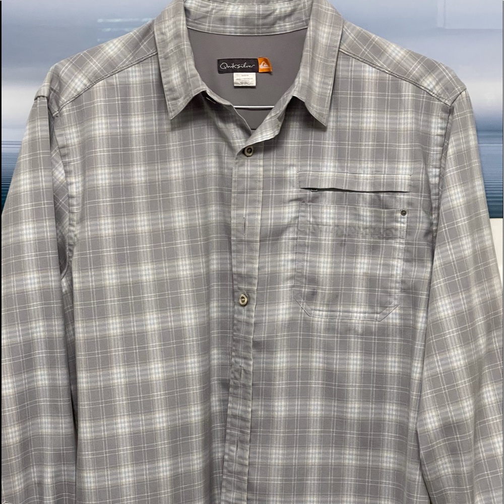 QUIKSILVER BUTTON DOWN SHIRT
